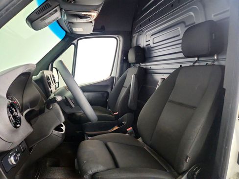 Used 2023 Mercedes-Benz Sprinter 2500 image 18
