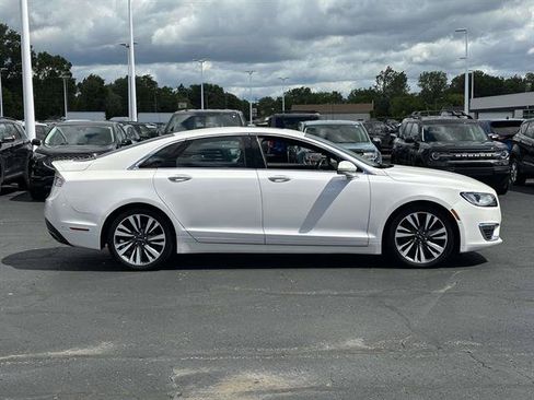 Used 2019 Lincoln MKZ Reserve FWD image 2