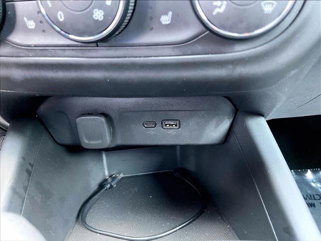 Used 2025 Chevrolet Trax RS FWD image 25