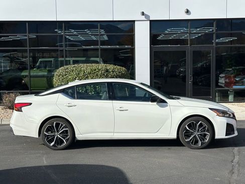 Used 2023 Nissan Altima 2.5 SR image 8