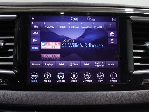 Used 2018 Chrysler Pacifica Touring-L Plus w/ Tire & Wheel Group FWD image 25