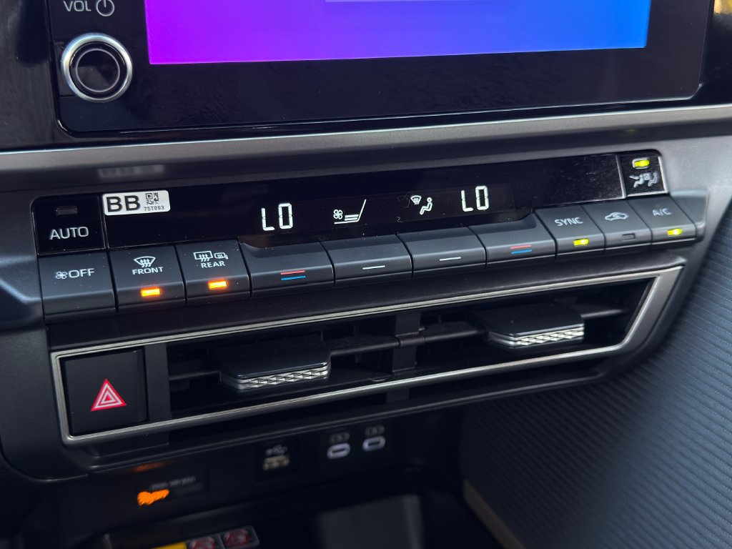 Used 2025 Toyota Camry SE FWD image 20