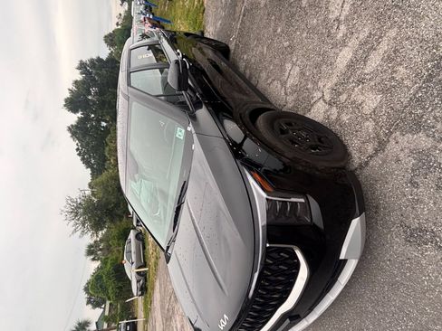 Used 2026 Kia Carnival FWD image 6