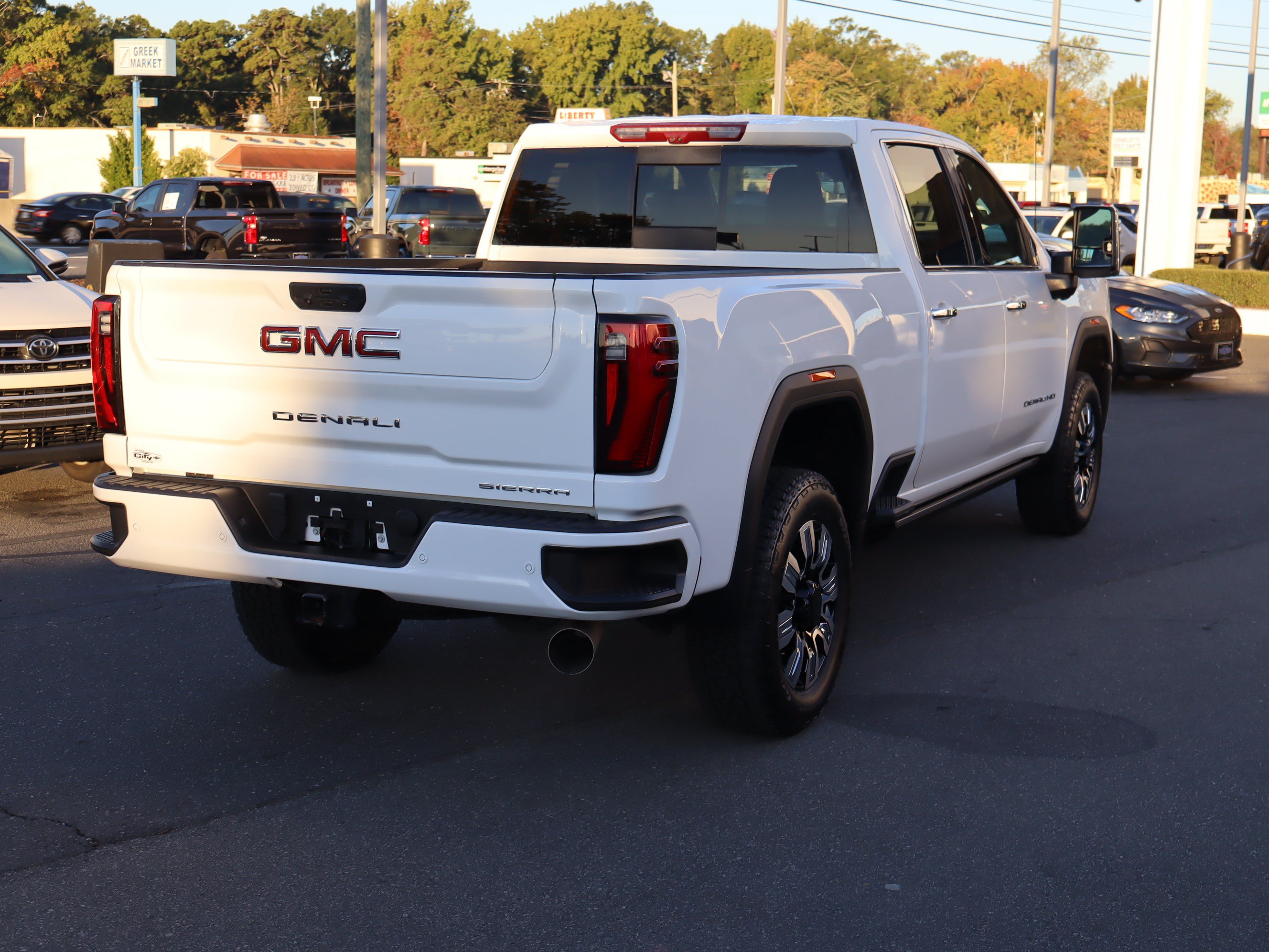 Used 2025 GMC Sierra 2500 Denali w/ Denali Reserve Package AWD/4WD image 10