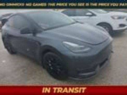 Used 2023 Tesla Model Y Long Range AWD/4WD image 1
