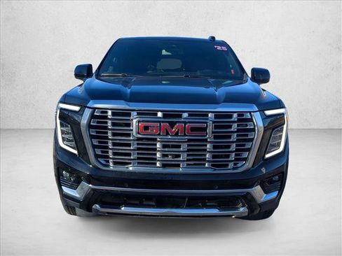 Used 2025 GMC Yukon Denali image 2