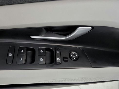 Used 2022 Hyundai Elantra Limited image 34