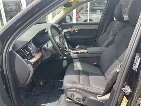 Certified 2025 Volvo XC90 B6 Plus AWD/4WD image 17