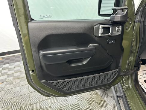 Used 2022 Jeep Gladiator Sport AWD/4WD image 10