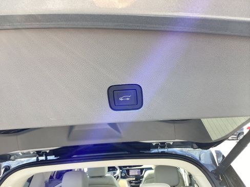 Used 2025 Cadillac XT6 Premium Luxury AWD/4WD image 16