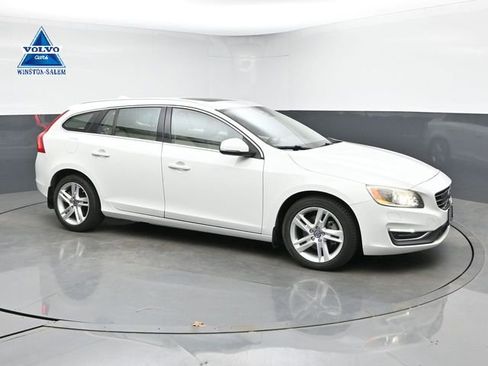 Used 2015 Volvo V60 T5 Premier Plus FWD image 1