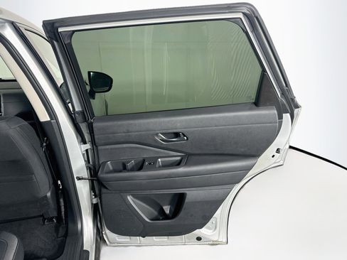 Used 2025 Nissan Pathfinder SV FWD image 31