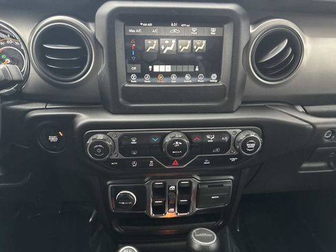 Used 2022 Jeep Gladiator Willys image 29