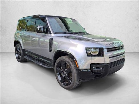 Used 2024 Land Rover Defender 110 X-Dynamic SE AWD/4WD image 3