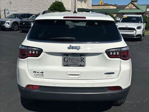 Used 2018 Jeep Compass Latitude w/ Popular Equipment Group AWD/4WD image 4