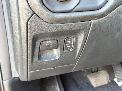 Used 2025 RAM 1500 Laramie AWD/4WD image 11