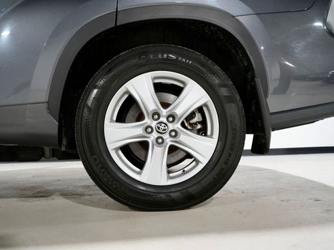 Used 2021 Toyota Highlander LE image 33
