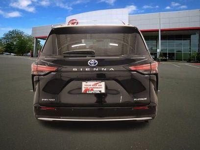 Certified 2025 Toyota Sienna Platinum