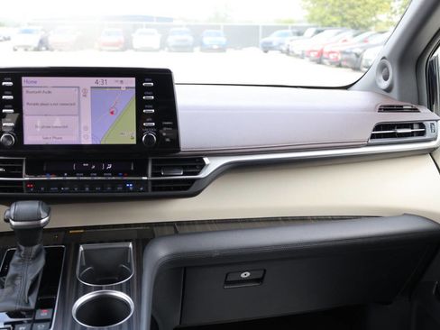 Used 2021 Toyota Sienna Platinum image 24