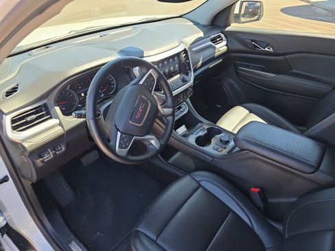 Used 2023 GMC Acadia SLT image 12