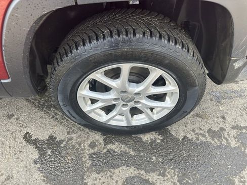 Used 2015 Jeep Cherokee Latitude w/ Comfort/Convenience Group image 22