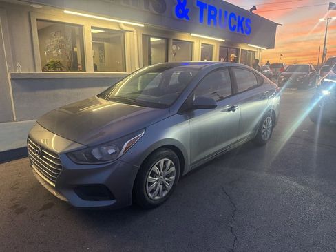 Used 2020 Hyundai Accent SE image 2