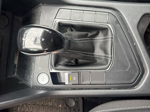 Certified 2022 Volkswagen Taos SE FWD image 14