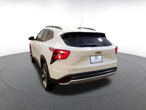 Used 2025 Chevrolet Trax LT image 11