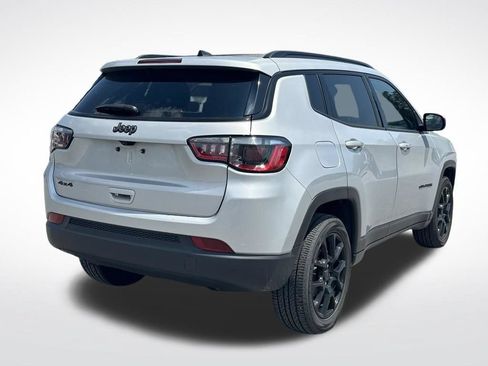 Used 2025 Jeep Compass Latitude w/ Convenience Group AWD/4WD image 7