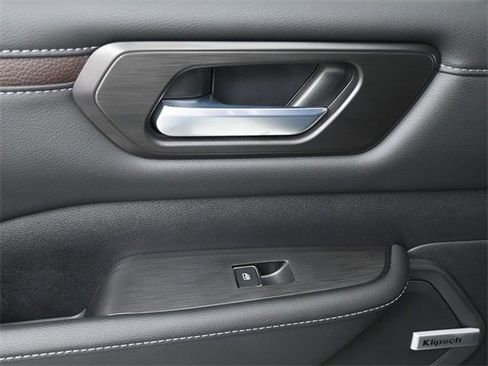 Used 2025 Nissan Armada SL w/ Captain's Chari Seat Package image 21