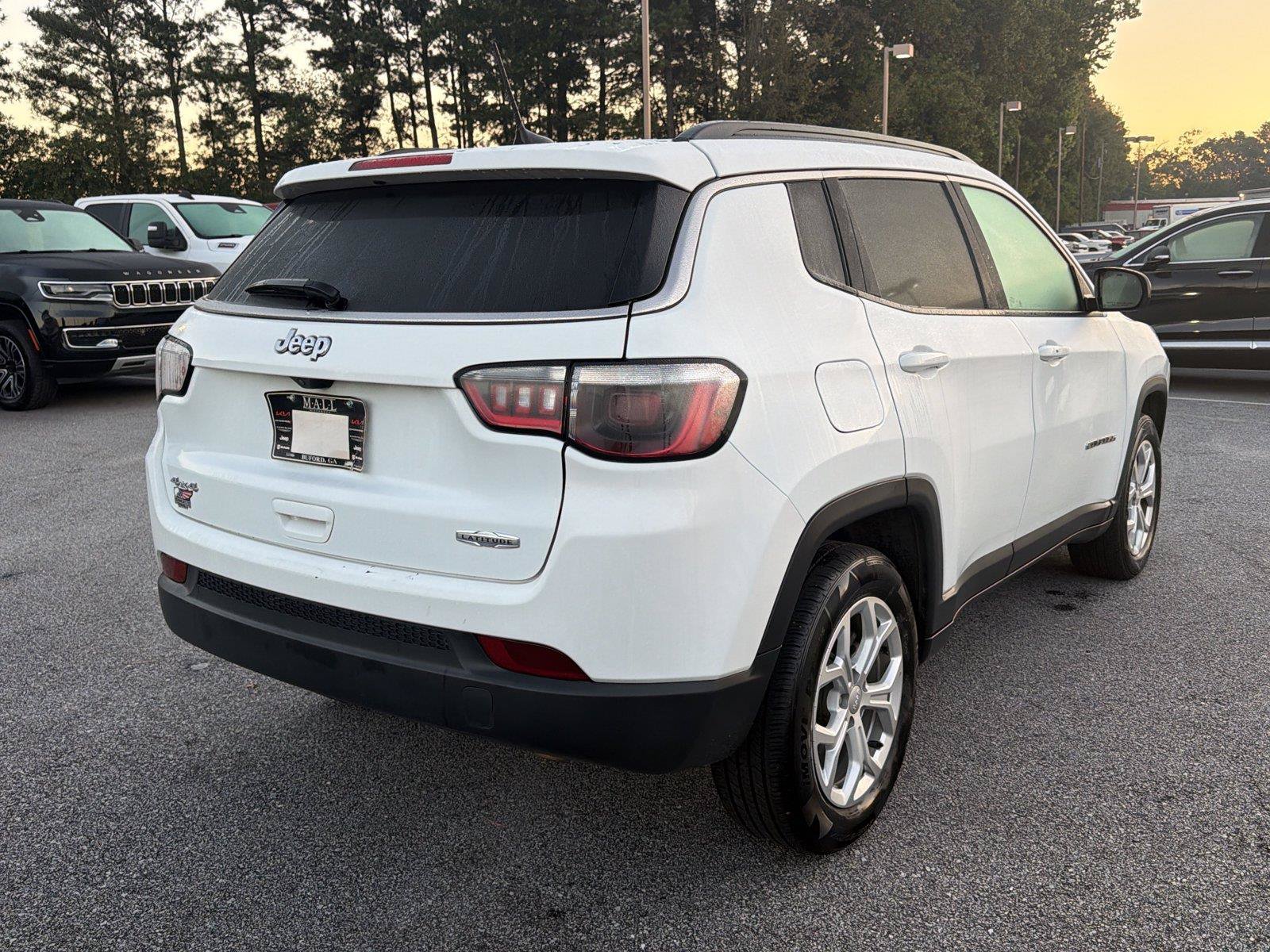 Used 2024 Jeep Compass Latitude AWD/4WD image 5
