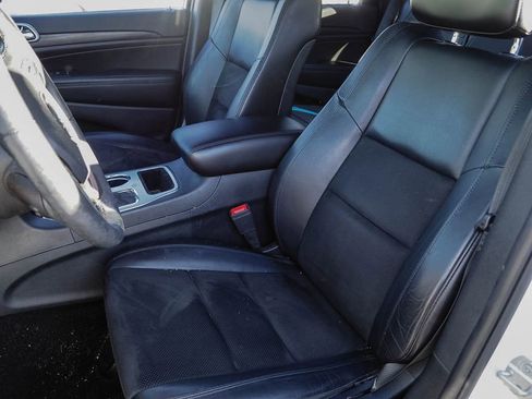 Used 2019 Jeep Grand Cherokee Altitude AWD/4WD image 6