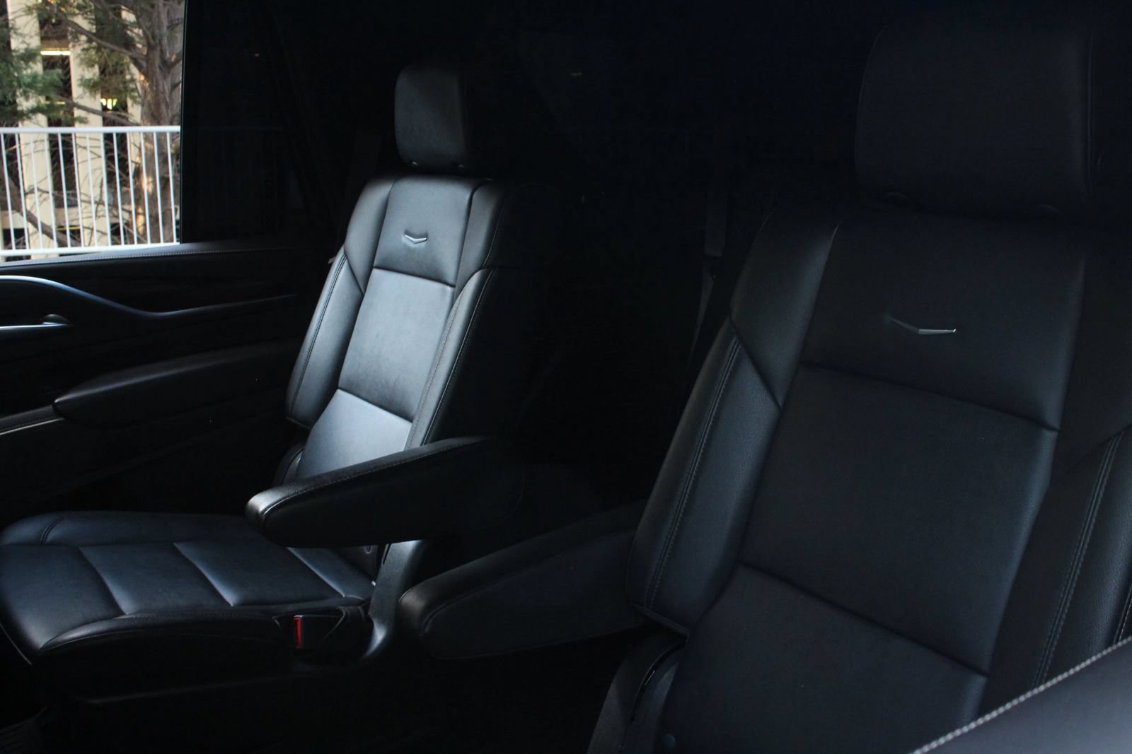 Used 2021 Cadillac Escalade Luxury AWD/4WD image 18