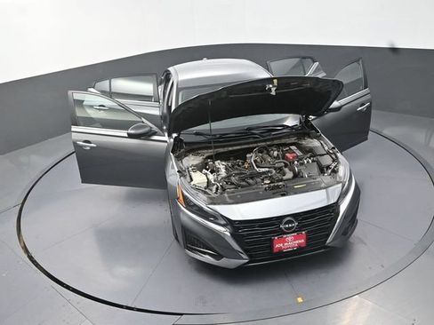 Used 2024 Nissan Altima 2.5 SV FWD image 39