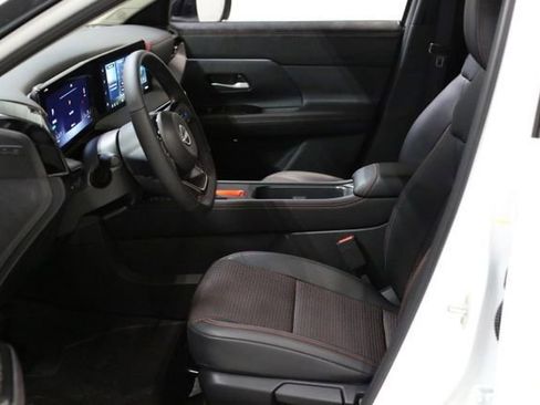 New 2026 Nissan Kicks SR image 8