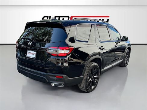 Used 2025 Honda Pilot Black Edition image 7