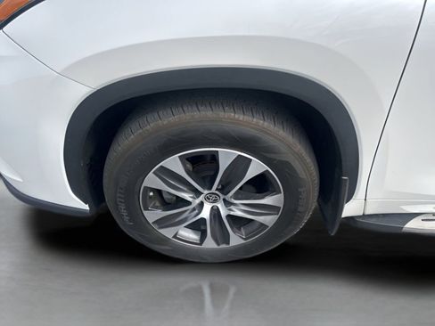 Used 2021 Toyota Highlander XLE image 17