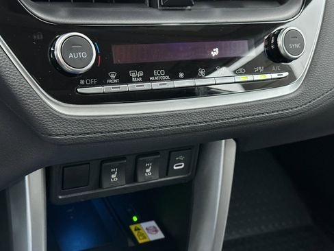 Used 2023 Toyota Corolla Cross XLE image 20