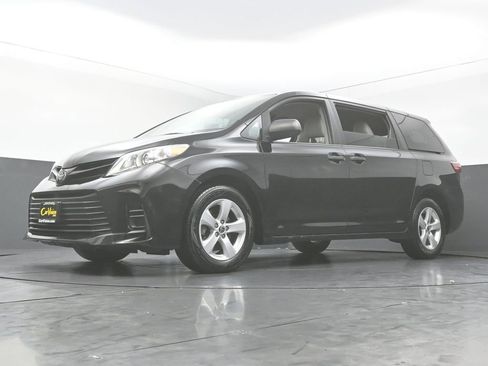 Used 2020 Toyota Sienna L FWD image 47
