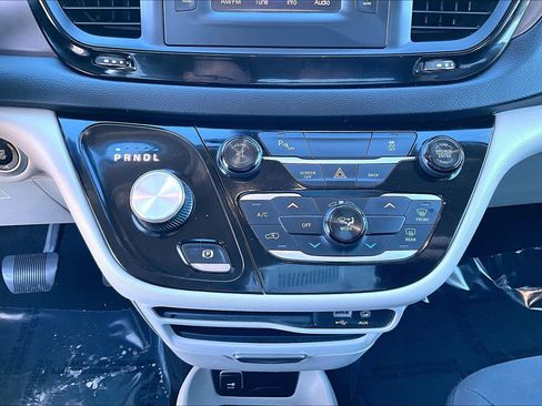 Used 2017 Chrysler Pacifica LX w/ Tire & Wheel Group image 16