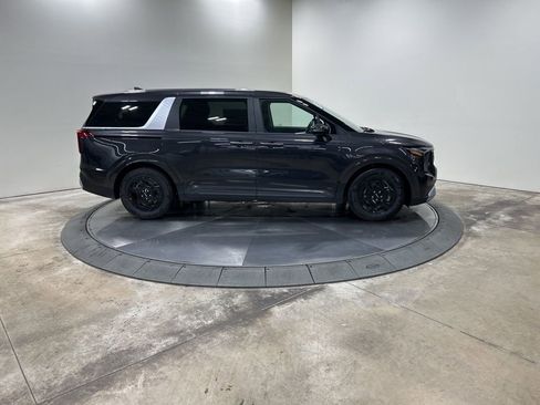 New 2026 Kia Carnival image 4