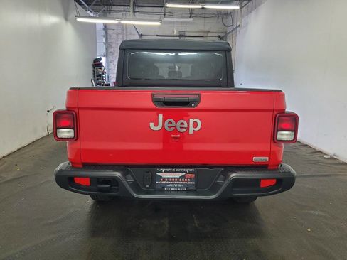 Used 2023 Jeep Gladiator Overland image 4