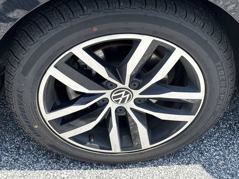 Used 2025 Volkswagen Jetta SE FWD image 29