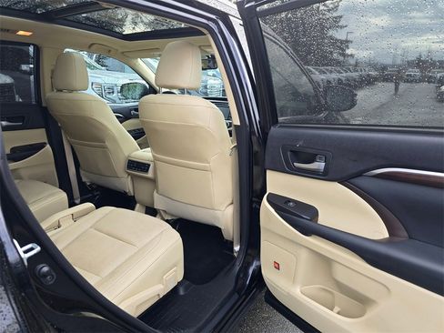 Used 2015 Toyota Highlander Limited Platinum image 44