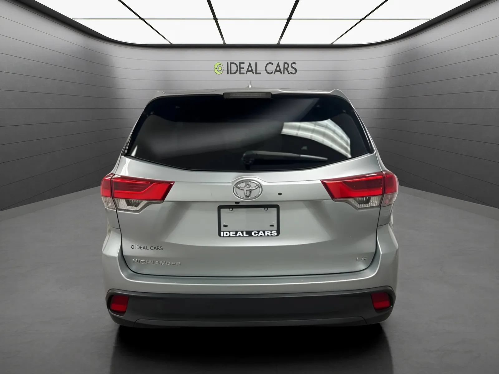 Used 2017 Toyota Highlander Plus FWD image 6