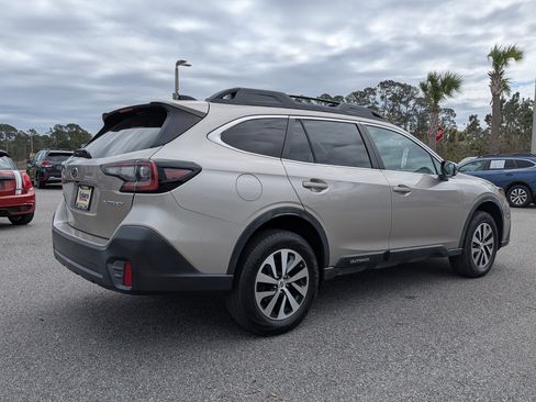 Used 2020 Subaru Outback Premium image 4