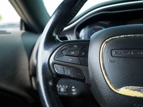 Used 2017 Dodge Challenger SXT RWD image 27
