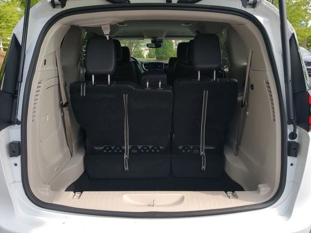 Used 2024 Chrysler Pacifica Limited FWD image 12