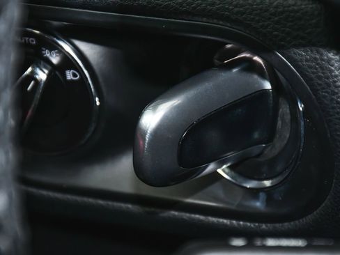 Used 2022 Porsche Macan AWD/4WD image 26