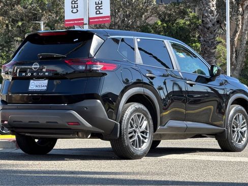 Used 2023 Nissan Rogue S image 4